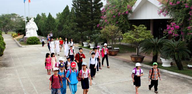 SOS Children's Villages in Vietnam Receive US $1400 from UFO Members